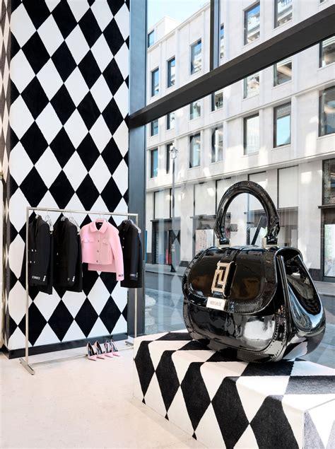 versace the corner
